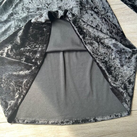 TAHARI Black Crushed Velvet Long Sleeve Dress Made in Canada - Picture 11 of 13